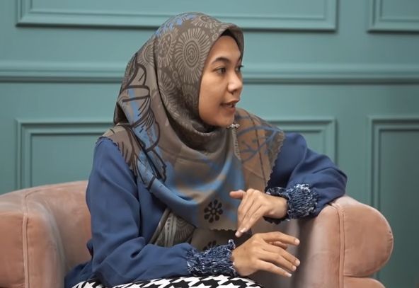 Mommy ASF mengatakan terdapat perbedaan antara serial Layangan Putus dan novelnya. Apakah perbedaan Layangan Putus versi serial dan novelnya?