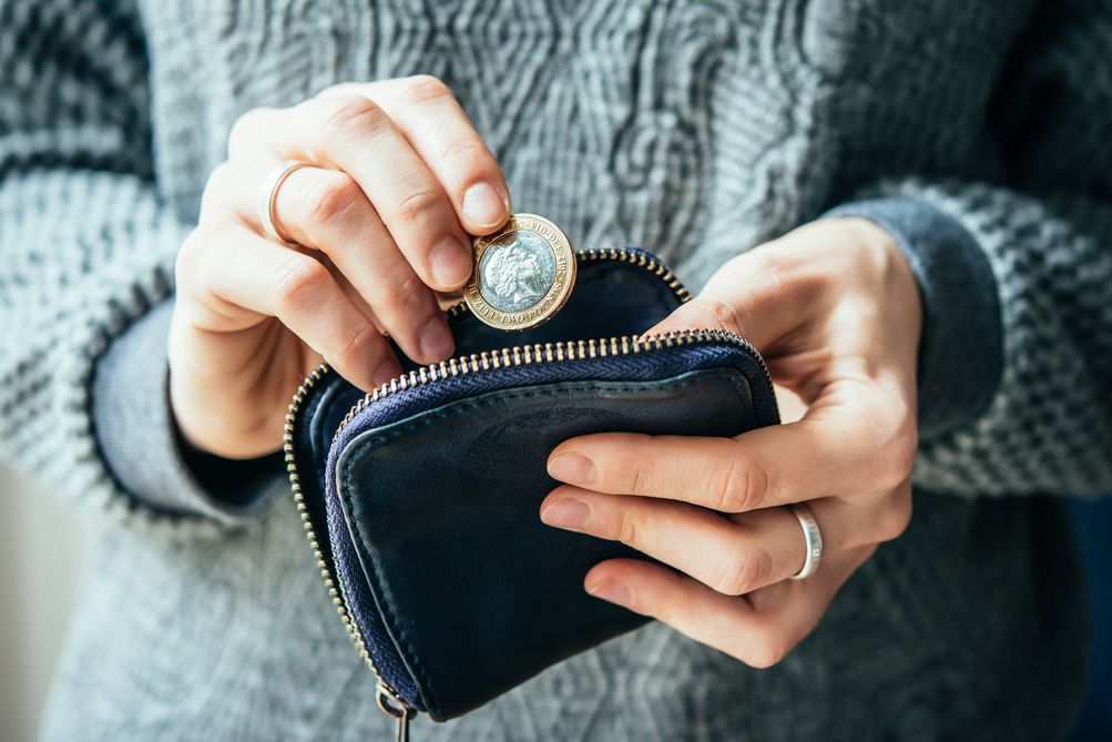 Selain menahan keinginan untuk belanja online, ini beberapa tips hemat buat ibu rumah tangga yang perlu kamu tahu!