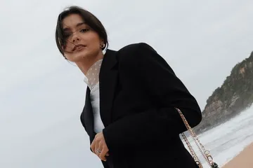 Karakter perempuan yang dibintangi Amanda Rawles.