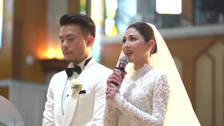 Berikut ini penampilan Jessica Mila dan Yakup Hasibuan saat pesta pernikahan adat Batak, mulai makeup hingga busananya