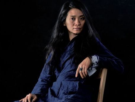 Pertama kalinya dalam Golden Globe Awards 2021,  tiga sutradara perempuan masuk dalam nominasinya. Salah satu sutradara tersebut yaitu Chloe Zao. 