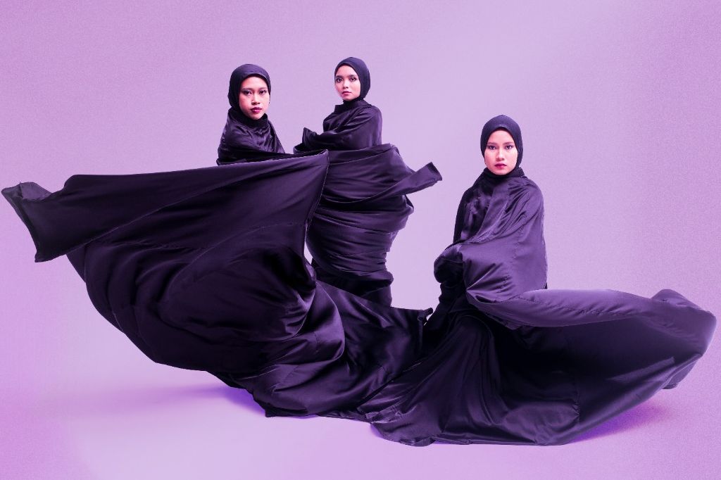 Tak mudah bagi member grup band Voice of Baceprot dapatkan dukungan dari keluarganya. Yuk, simak cerita selangkapnya berikut!