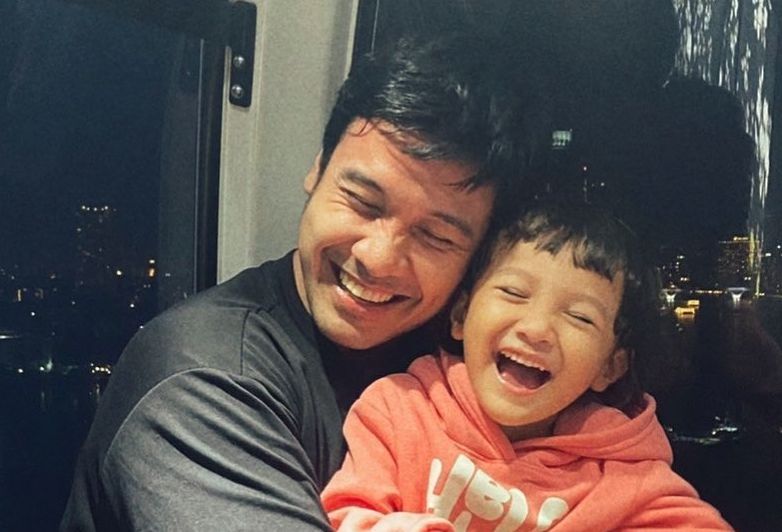 Bergabung di Dengar Alam Bernyanyi, lagu bertema lingkungan, Chicco Jerikho ajarkan lingkungan kepada sang anak.