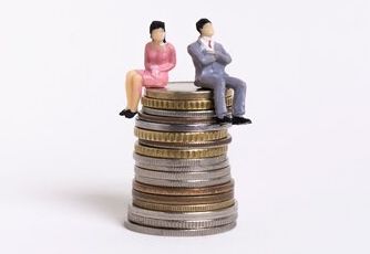 Ingin meminjam uang atau berutang untuk menggelar resepsi pernikahan usai Lebaran? Simak dulu saran dari perencana keuangan berikut!