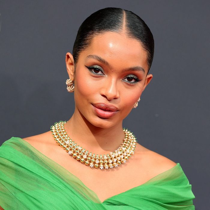 Yara Shahidi makeup Emmy Awards 2021