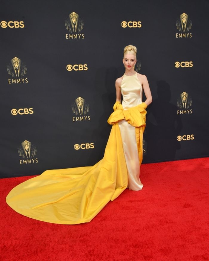Anya Taylor Joy di Emmy Awards 2021.
