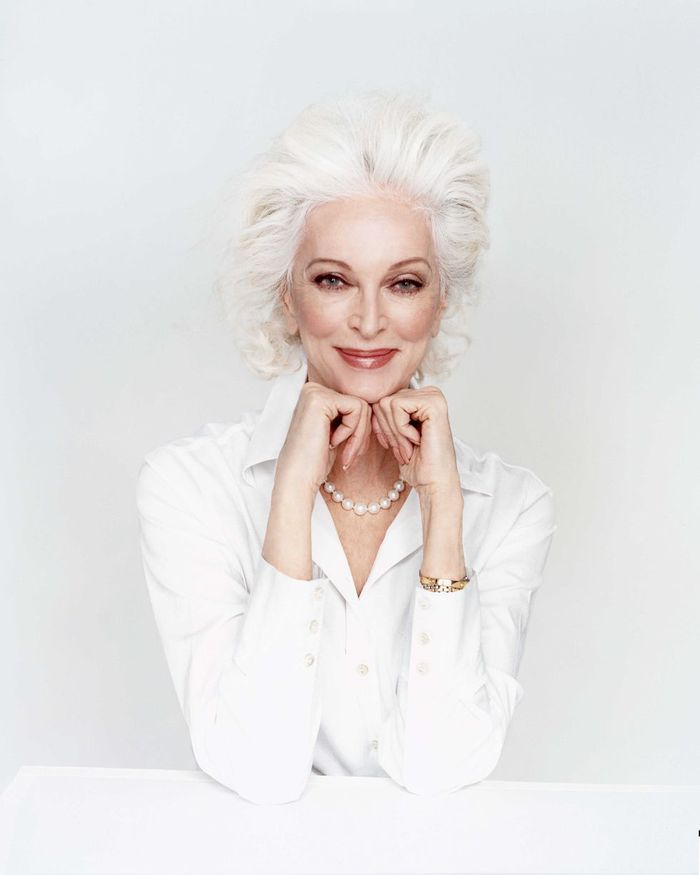 Model Carmen Dell'Orefice yang masih eksis di usia senja