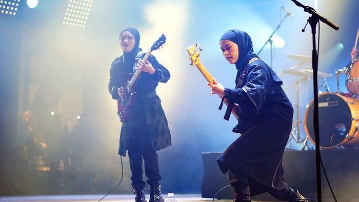 VoB saat tampil dalam Trans Musicales 2021.