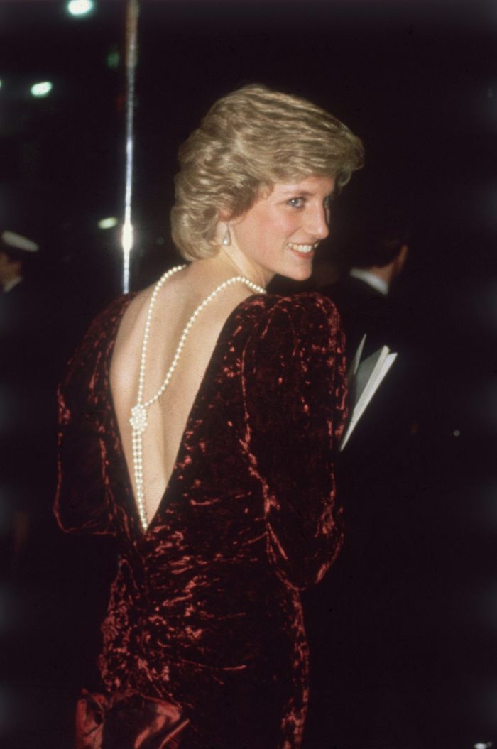 Backless dress beludru