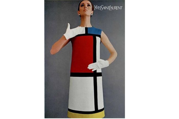 Koleksi iconic sack dress Yves Saint Laurent
