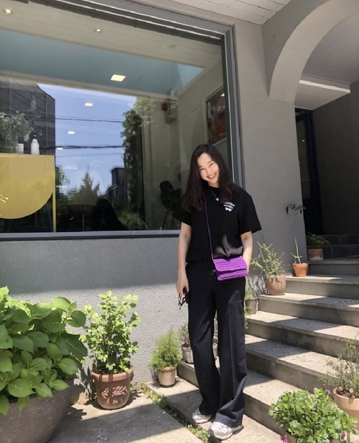 Stylish Walau Sederhana, Inilah 5 Inspirasi Gaya Kasual ala Honey Lee!