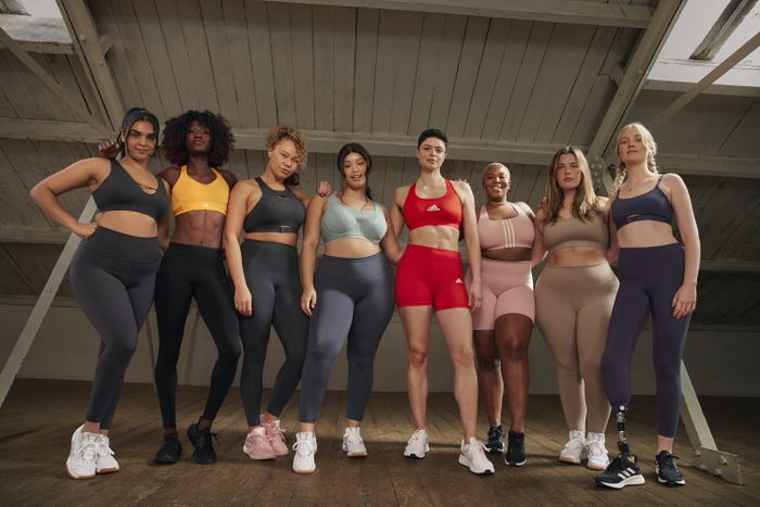 Koleksi terbaru sport bra Adidas.