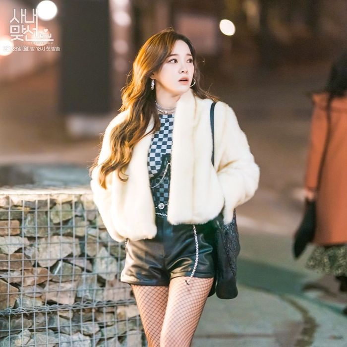 Shin Geum Hui tampil edgy