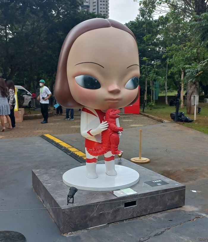 Patung perempuan karya Roby Dwi Antono yang dinamainya An Ardent Yearning.
