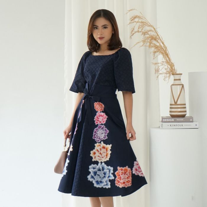Dress motif batik.