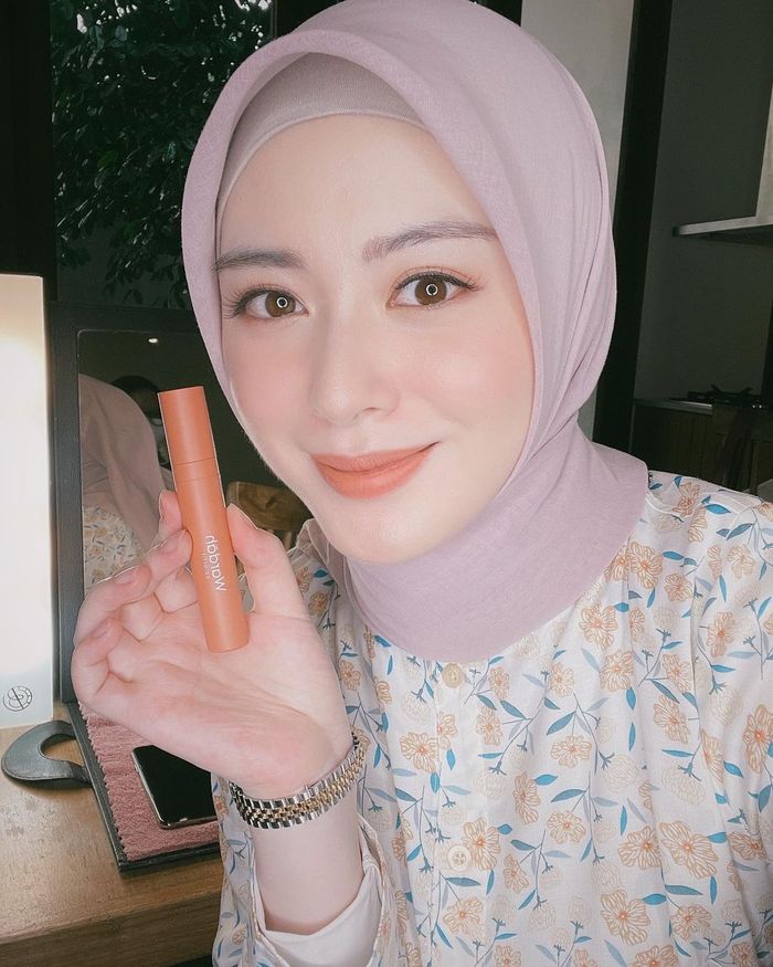 Ayana Moon kenakan Clean Hijab
