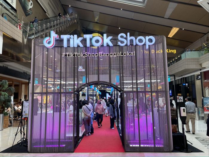 TikTok Shop For Your Fashion di Mal Kota Kasablanka.