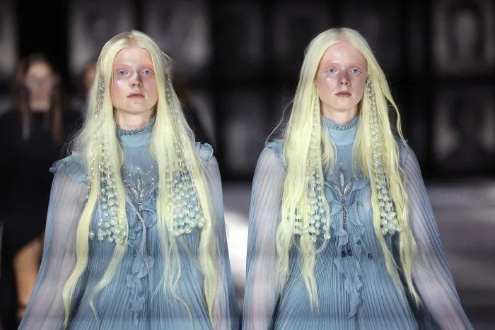 Gucci Twinsburg di Milan Fashion Week 2023.