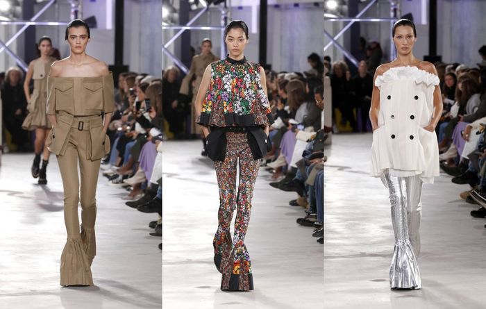 Tren flare bottom pants yang dipamerkan Sacai di Paris Fashion Week 2023.