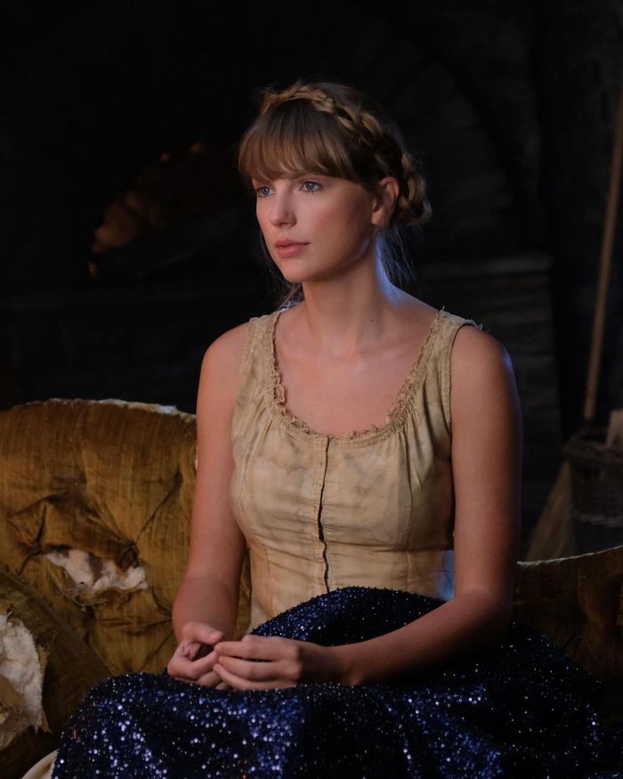 Intip Gaya Taylor Swift Di Mv Bejeweled Tampil Ala Cinderella Hingga Vintage Parapuan