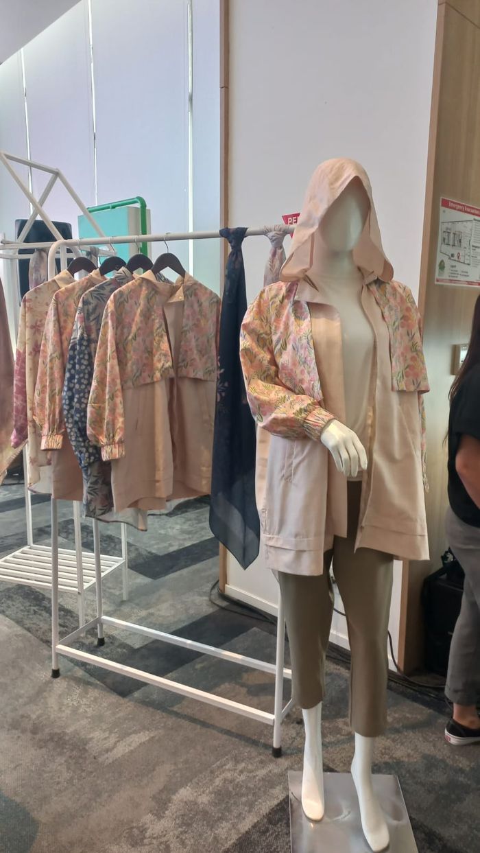 Koleksi Eloma dari Kami. yang berkolaborasi dengan Dinda Puspitasari.