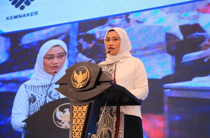 Titik Masudah, Staf Khusus Menaker.