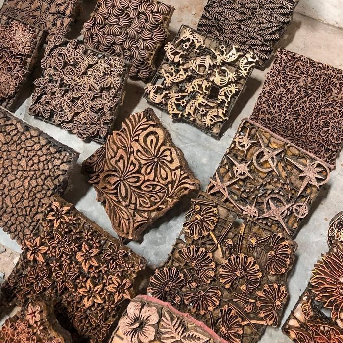 Motif batik cap yang digunakan Cathlea untuk membuat pola untuk produk Halo Bali.