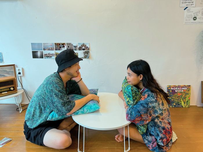 Cathlea Kim bersama suami membuka toko batik Halo Bali di Busan, Korea Selatan.