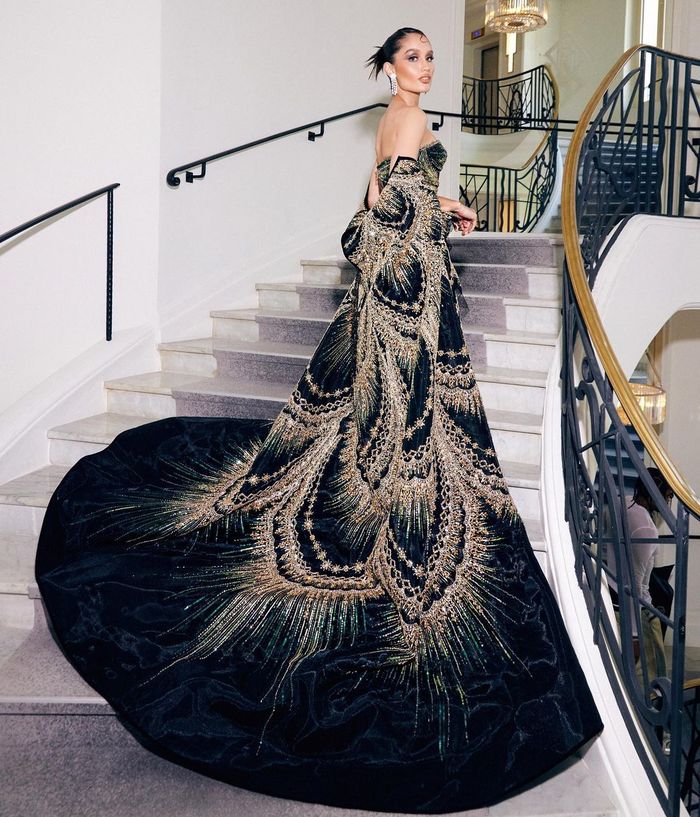 Gaya Cinta Laura di Cannes Film Festival 2023.