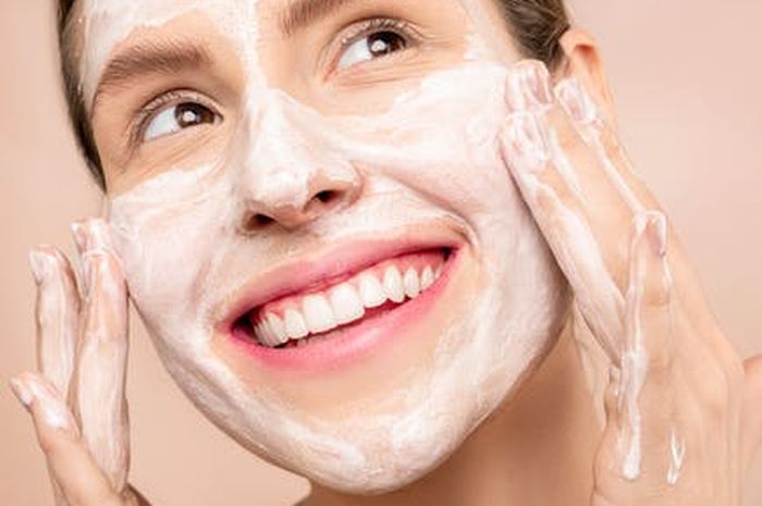 Tips Menentukan Pembersih Wajah Yang Tepat Sesuai Jenis Kulit Parapuan