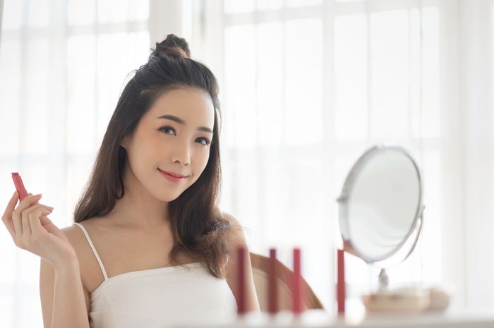 Makeup esensial untuk Korean makeup look.