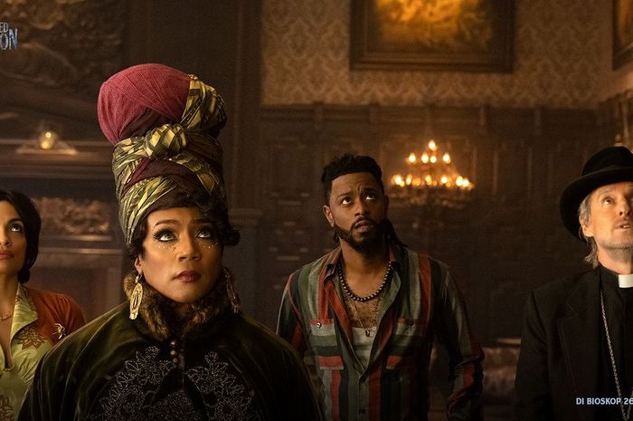 Review Film Haunted Mansion, Horor Komedi Seru tentang Pembasmian Hantu