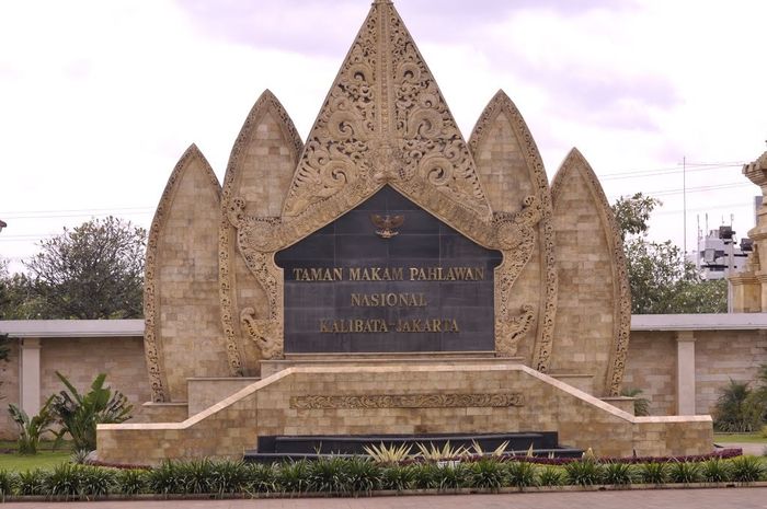 3 Taman Makam Pahlawan, Ziarah Peringati Hari Veteran Nasional - Semua