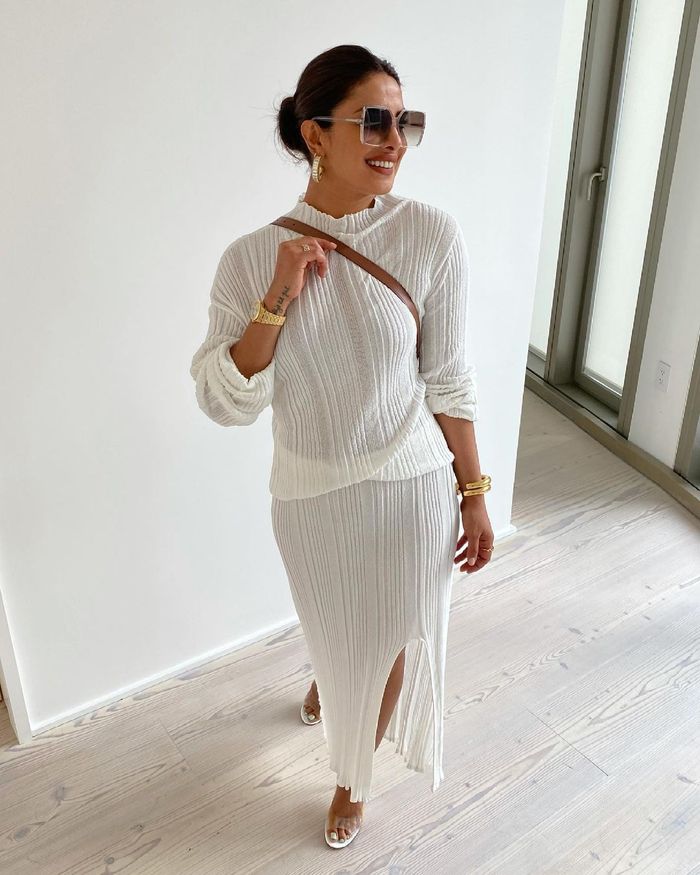 Gaya fashion Priyanka Chopra dengan knit set-nya