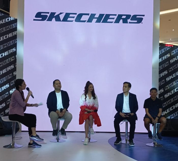 Acara Skechers World of Comfort.