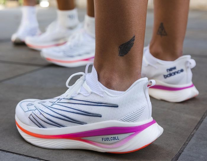 Sepatu lari New Balance FuellCell SuperComp Elite V3