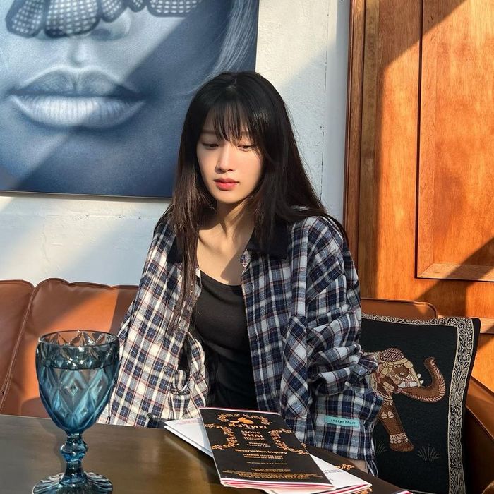 Gaya fashion sehari-hari Moon Ga Young 