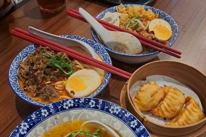 Tak Kalah dari Mie Gacoan, Ini 3 Rekomendasi Resto Mi di Solo - Parapuan