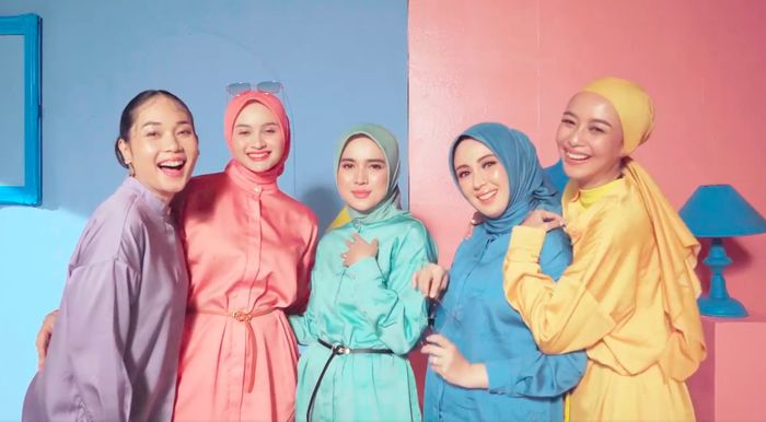 Warna pastel akan disukai sebagai baju lebaran.