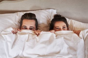 5 Cara Asyik Menghilangkan Rasa Canggung Saat Malam Pertama, Apa ...
