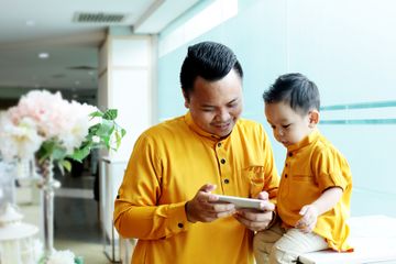 Tampil Kompak, Ini Rekomendasi Brand Lokal Outfit Couple Ayah-Anak ...