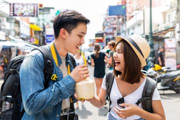 Jangan Ragu, Ini 7 Tips Kencan dengan Pria Lebih Muda agar ...