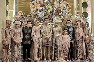 Setelah Akad, Ini Baju Nikahan Assyifa Adik Ayu Ting Ting di Acara ...
