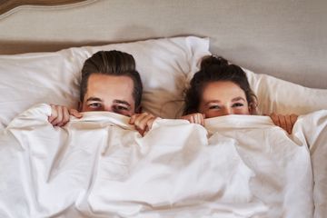 Tak Selalu Malam Hari, 5 Waktu yang Tepat untuk Melakukan Hubungan ...