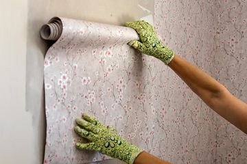 Aneka Cara Memasang Wallpaper Dinding Mudah Pasti Bisa