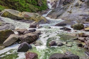 3 Fakta Penting Air Terjun Kalipait, Hidden Gem di Dekat Kawah ...