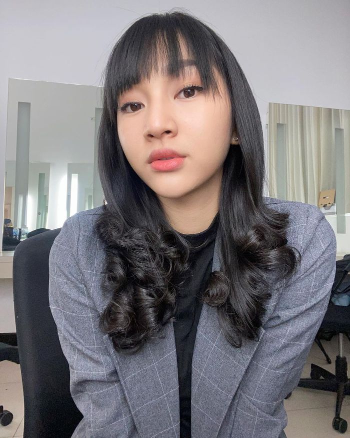 96 Foto Model Rambut Poni Panjang Makin Kece Yang Harus Kamu Coba 