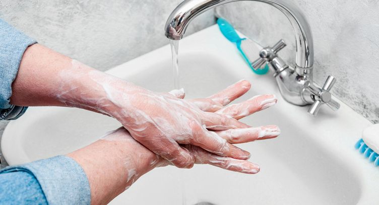 Berita Terpopuler Wellness Pentingnya Cuci Tangan Pakai Sabun Hingga 3 Alasan Seseorang Melakukan Self Harm Parapuan<script async src=