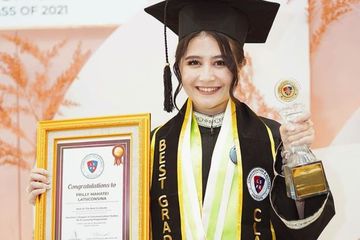 Rayakan Wisuda, Prilly Latuconsina Jadi Lulusan Terbaik di ...