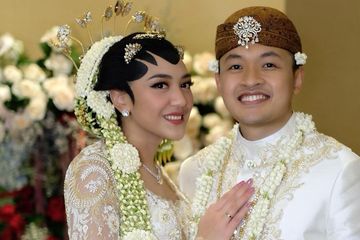 Putri Tanjung Menikah, Tampil Cantik Natural dengan Paes dan ...